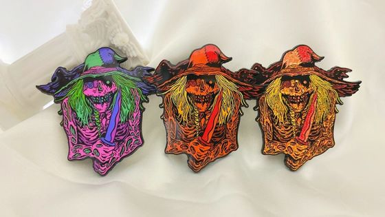 Mua Custom Zinc Alloy Lapel Pin với Soft Enamel Glitter Finish ở độ dày 1,5mm-2mm cho trang trí & quà lưu niệm online manufacture