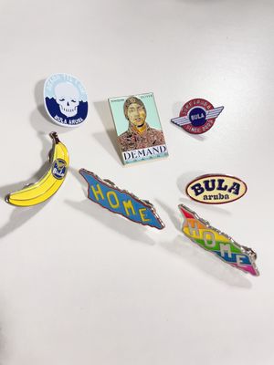 Mua Custom Soft Enamel Lapel Pin with 1.5mm Thickness and Butterfly Clutch for Business Gifts online manufacture