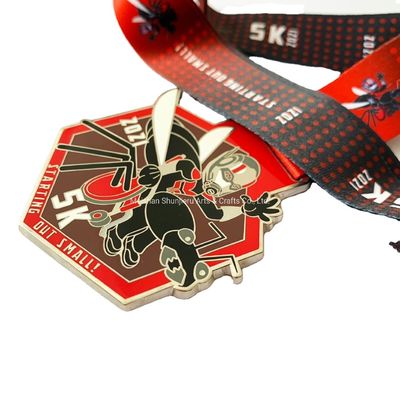 Huân chương đấu vật bằng hợp kim kẽm tùy chỉnh với men mềm và mạ vàng cho giải thưởng trường học