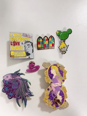 Giá tốt. Custom Metal Lapel Pin với Logo cá nhân hóa màu sắc lấp lánh và tùy chọn kích thước của khách hàng trực tuyến