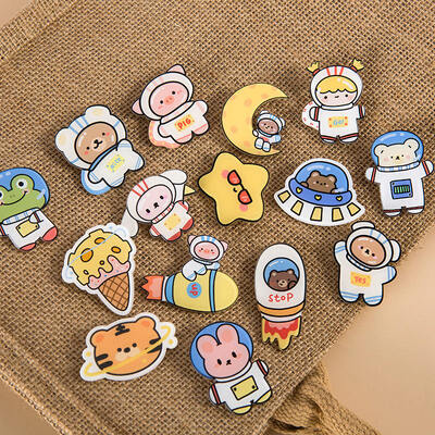 Giá tốt. Personalized Cute Clear Pin Customized Acrylic Pins Fridge Magnet Custom Anime Cartoon Epoxy Acrylic Badge Pins Keychain Charm trực tuyến