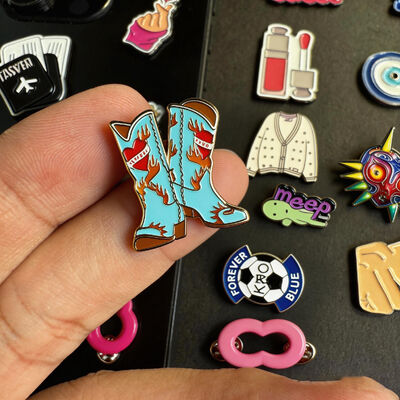 Giá tốt. Nhãn dán điện thoại kim loại tùy chỉnh – Thiết kế huy hiệu mặt dây chuyền độc đáo làm kỷ niệm cho trang trí điện thoại di động trực tuyến