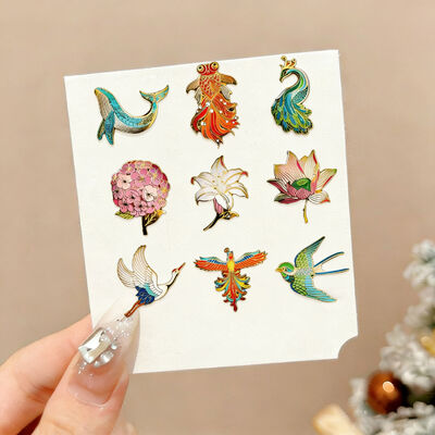 Giá tốt. Ghim cài áo tùy chỉnh số lượng lớn – Nhà sản xuất Trung Quốc – Ghim kim loại trống với men mềm/cứng & thiết kế hoạt hình trực tuyến