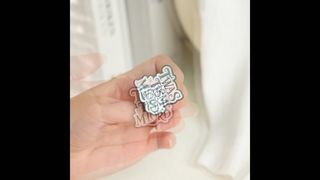 Các huy hiệu và ghim tùy chỉnh có giá trị gia tăng cao cho các tổ chức và công ty trường học